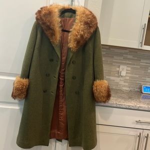 Attention, vintage coat collector!!!!!  this is a green wool coat with fur trim.